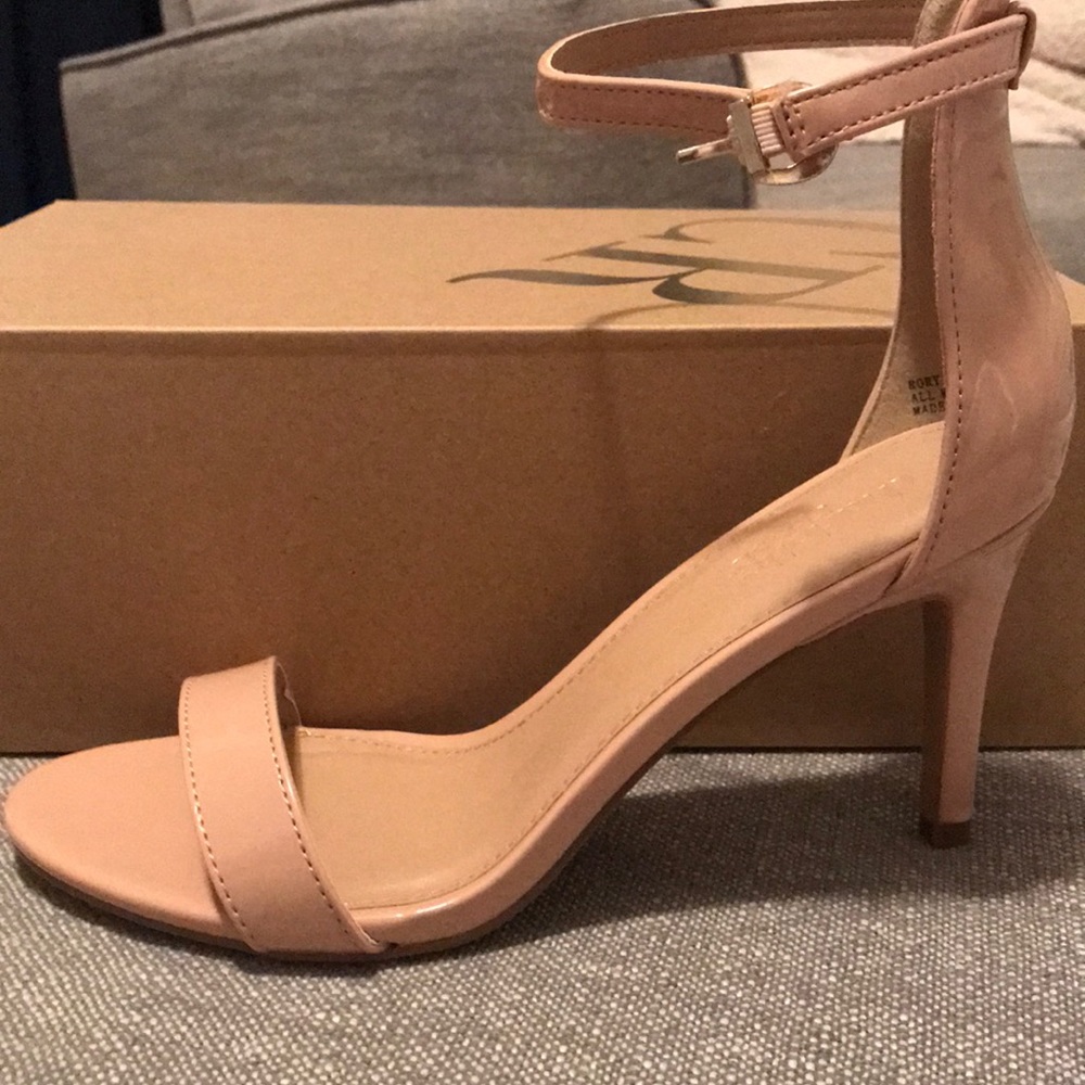 Nude heel